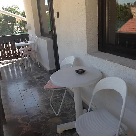 Abszolut Vendeghaz Guest house 2*