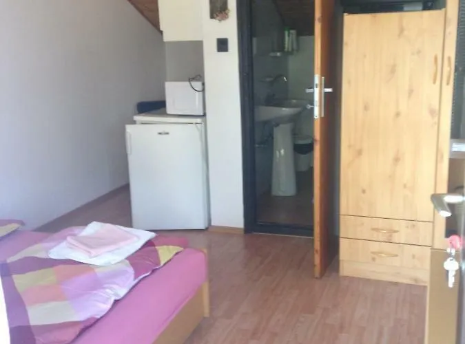 Abszolut Vendeghaz Casa de hóspedes