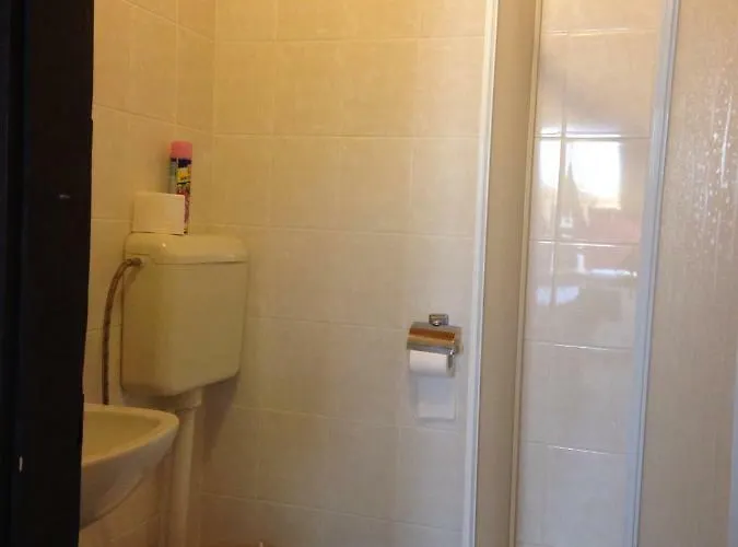 Abszolut Vendeghaz 2* 케츨리